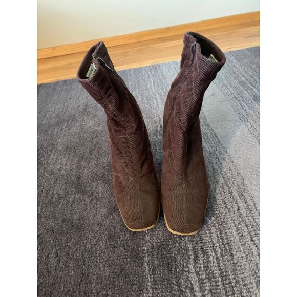 Transit Corduroy Zipper Boots, size 7.5, 4" heel - Picture 2 of 3